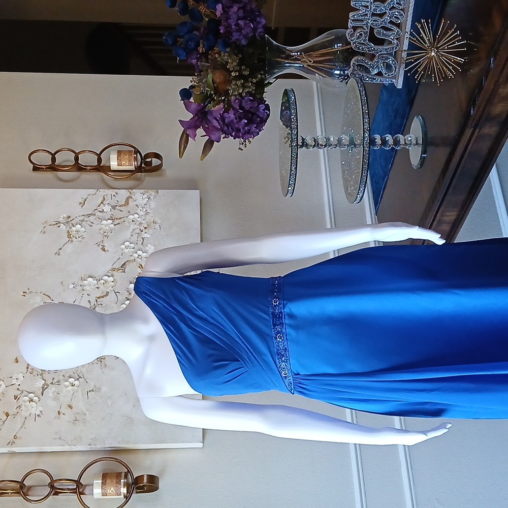 David's Bridal Elegant Blue One-Shoulder Formal Floor-length Gown. Size 4 - Picture 3 of 17